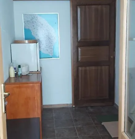 Bed & Breakfast La Roccia Merine